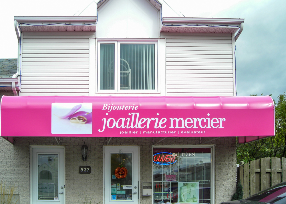 Projet auvent commercial rose réalisé par Abris-Temps