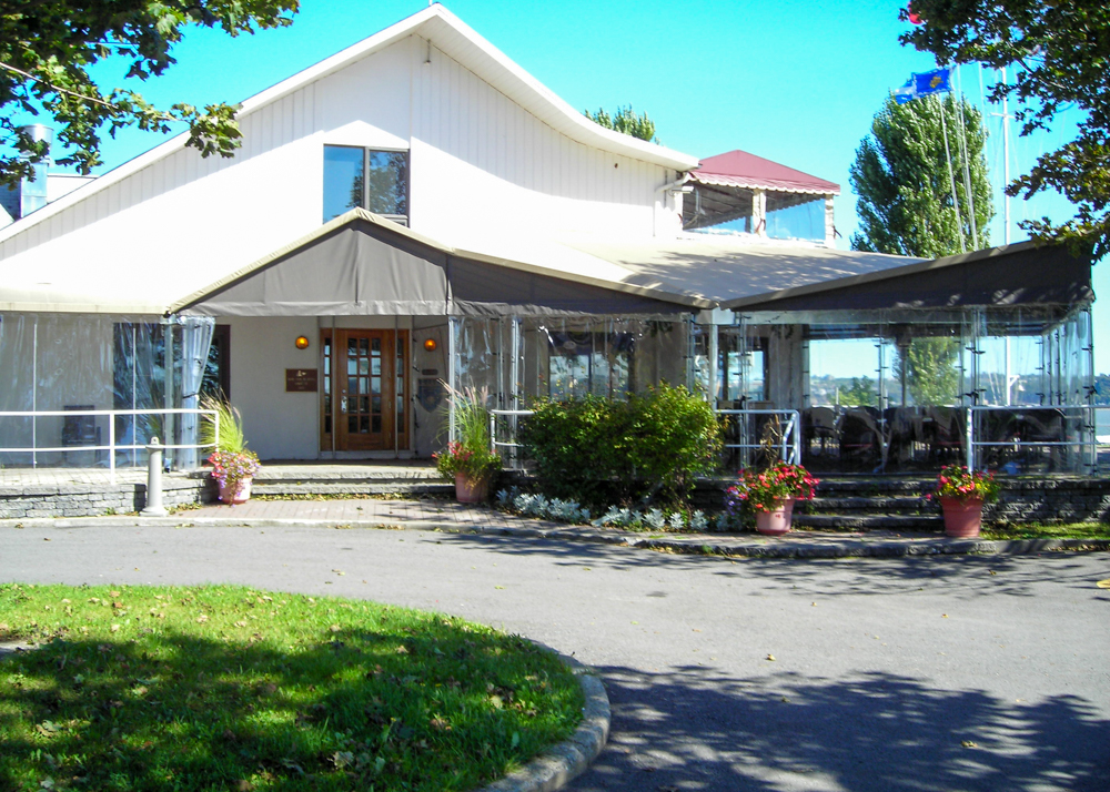 Auvent de terrasse commerciale par Abris-Temps