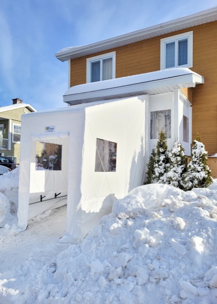 Portique résidentiel avec neige abondante - Abris-Temps