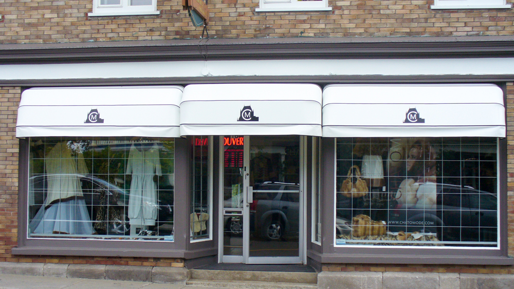 Auvent corbeil commercial - Commercial • Été