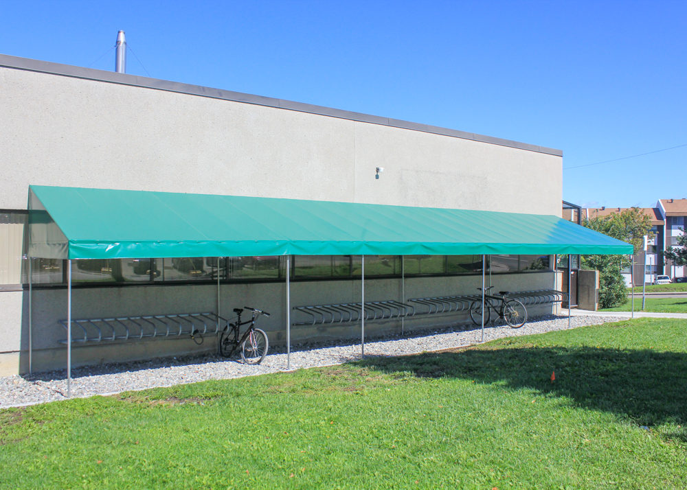 Auvent institutionnel - Commercial • Été