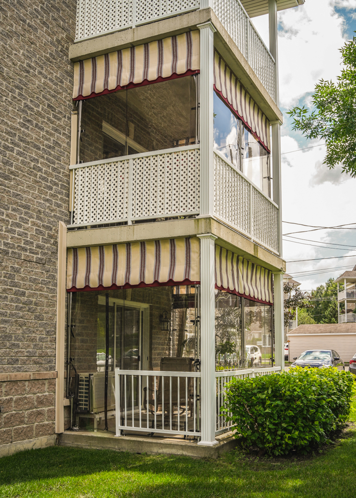 Cadrage avec rideaux - Commercial • Été