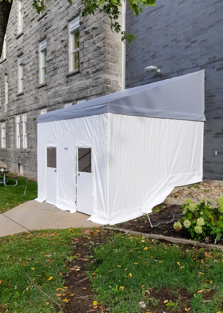 Auvent institutionnel - Commercial • Hiver