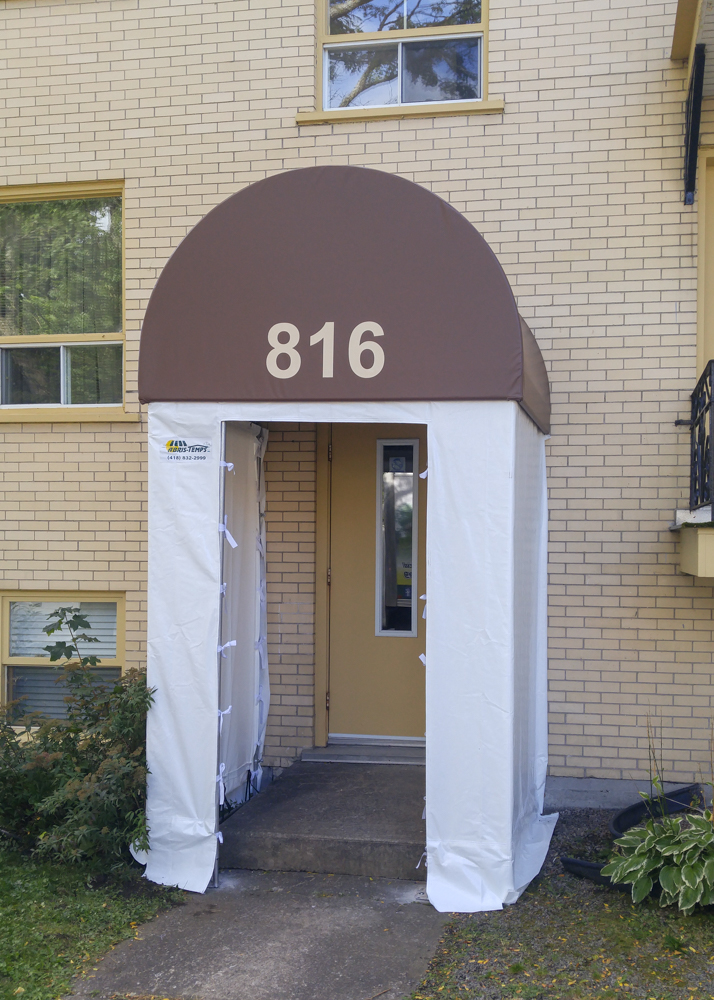 Marquise avec toile d'hiver - Commercial • Hiver