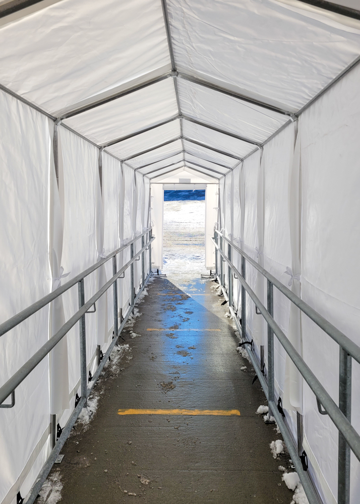 Passage pour entrée piétonnière - Commercial • Hiver