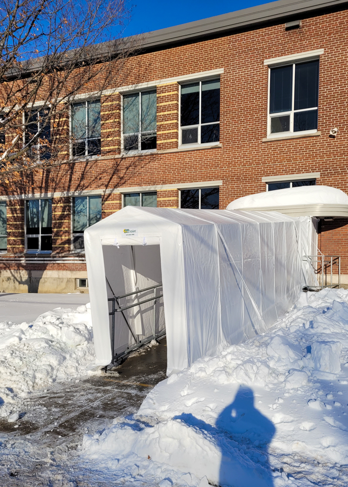 Passage pour entrée piétonnière - Commercial • Hiver