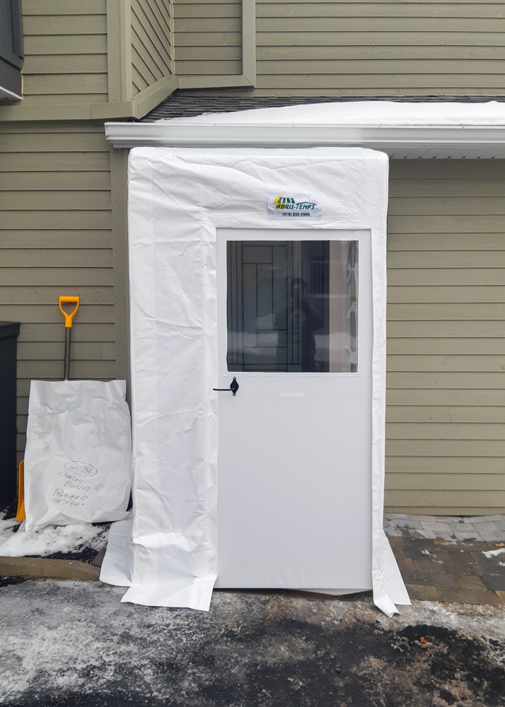 Portique avec porte rigide - Commercial • Hiver