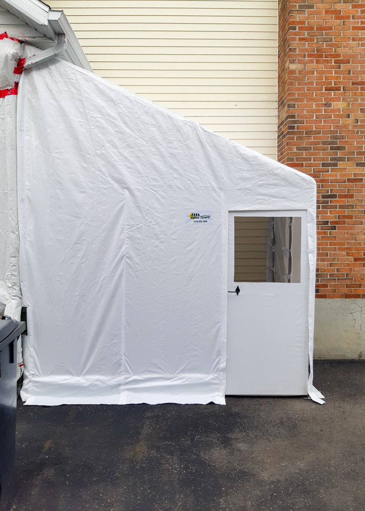 Portique avec porte rigide - Commercial • Hiver