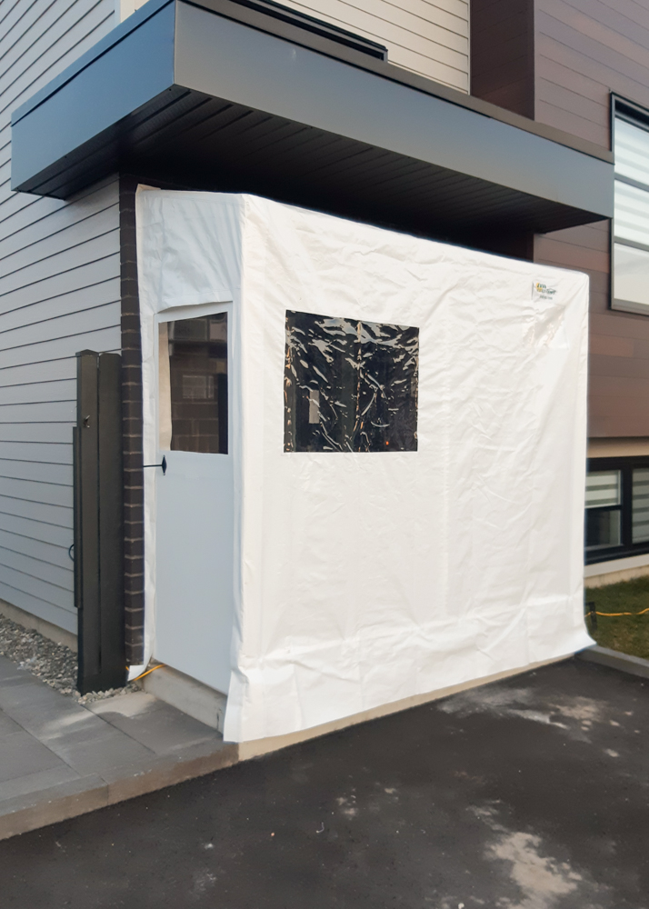 Portique avec porte rigide - Commercial • Hiver