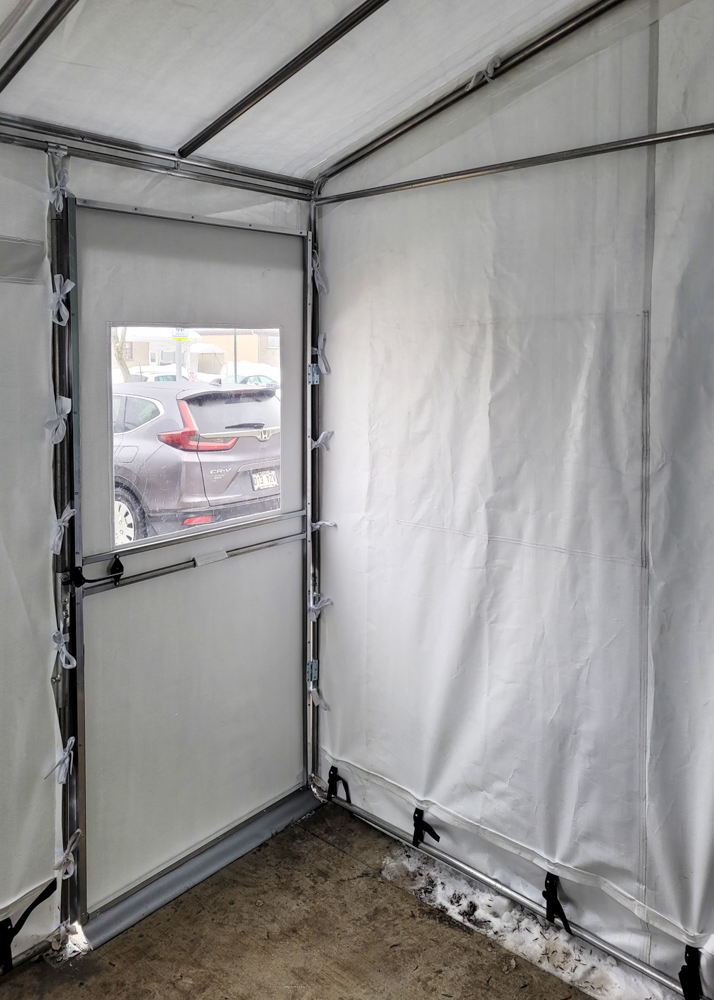 Portique avec porte rigide - Commercial • Hiver