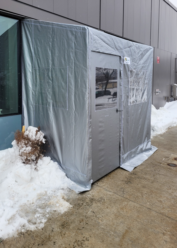 Portique avec portes rigides - Commercial • Hiver