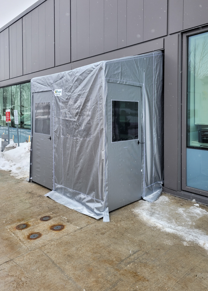 Portique avec portes rigides - Commercial • Hiver