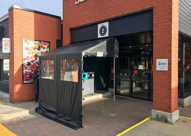 Portique en vinyle - Commercial • Hiver