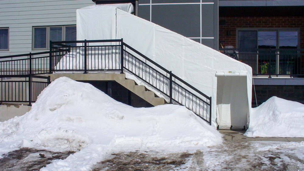 Portique et passage - Commercial • Hiver