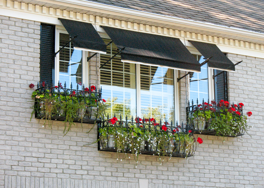 Auvent de fenêtre avec épée - Résidentiel • Été