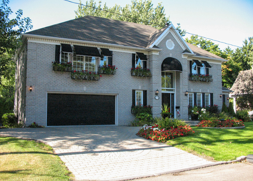 Auvent de fenêtre et marquise - Résidentiel • Été