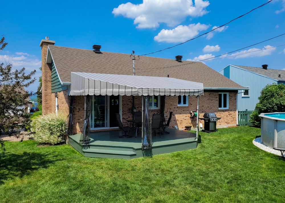 Auvent de patio fixe avec rideau - Résidentiel • Été