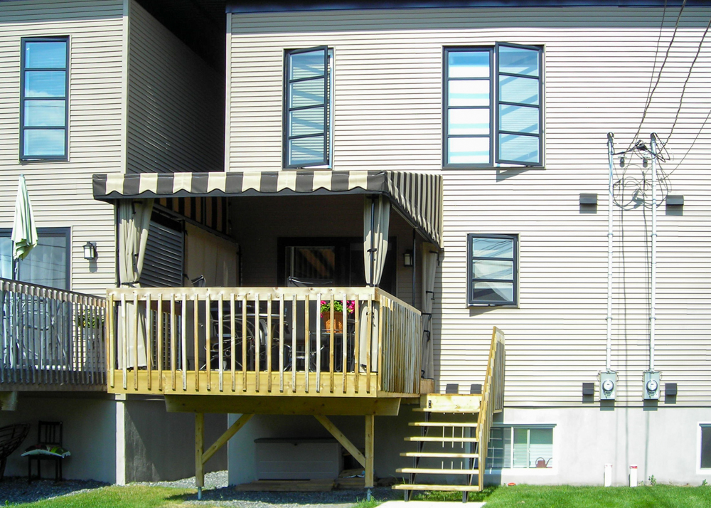 Auvent de patio fixe avec rideau - Résidentiel • Été