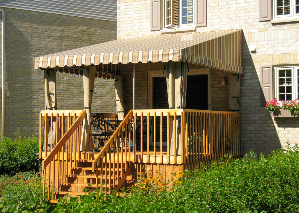 Auvent de patio fixe avec rideau - Résidentiel • Été