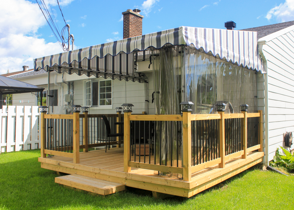 Auvent de patio fixe avec rideau - Résidentiel • Été