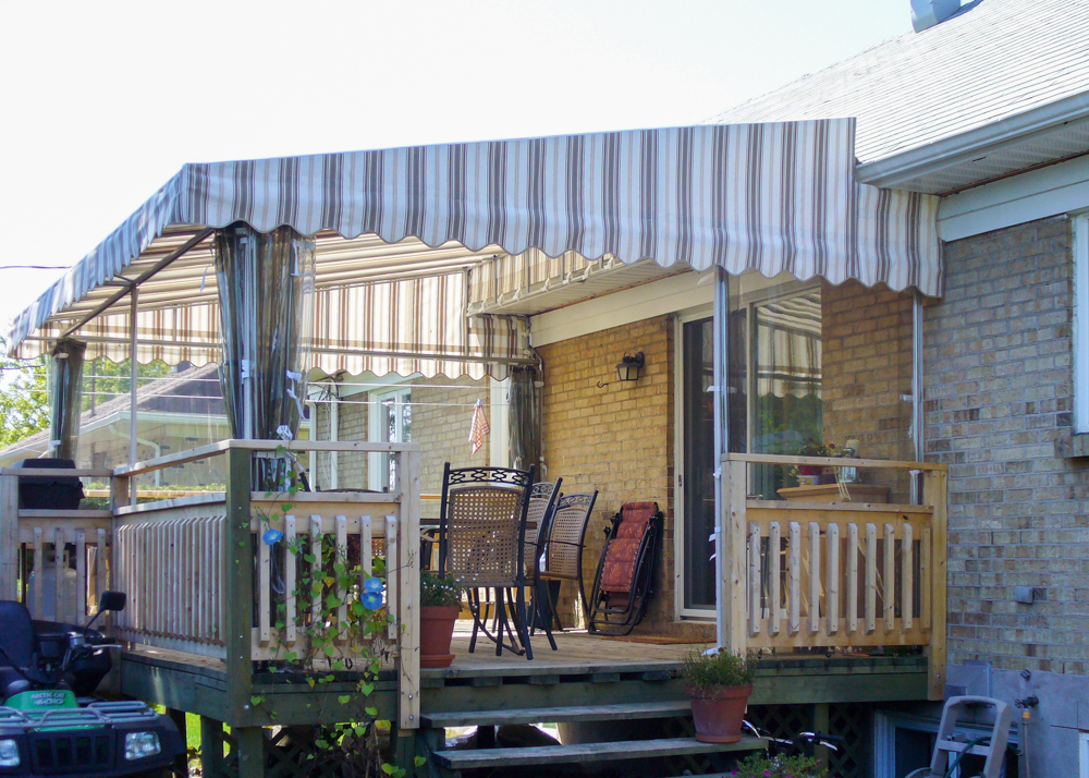 Auvent de patio fixe avec rideau - Résidentiel • Été