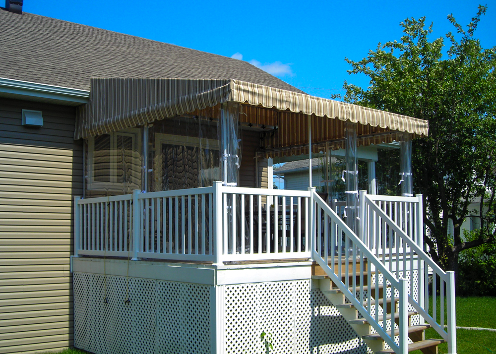 Auvent de patio fixe avec rideau - Résidentiel • Été