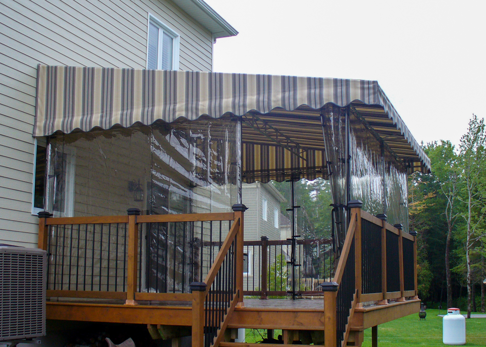 Auvent de patio fixe avec rideau - Résidentiel • Été