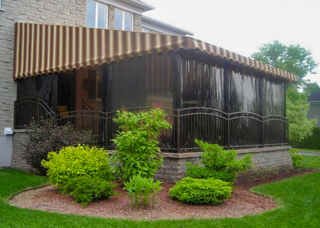 Auvent de patio fixe avec rideau - Résidentiel • Été