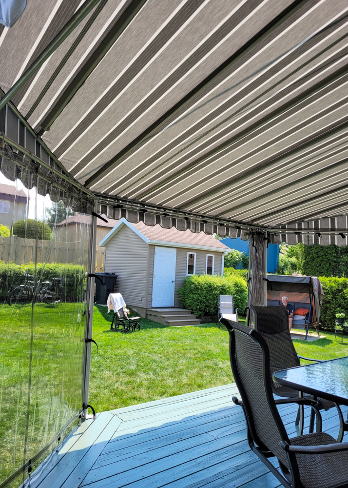 Auvent de patio fixe avec rideau - Résidentiel • Été