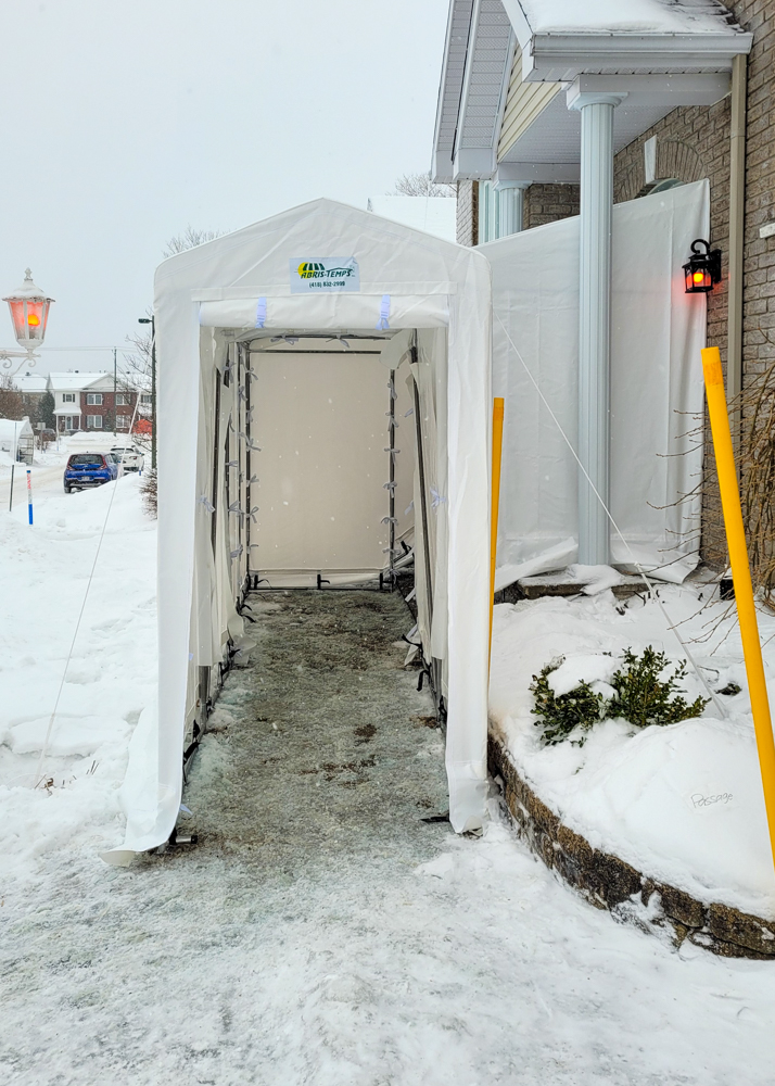 Passage pour entrée piétonnière avec portique - Résidentiel • Hiver
