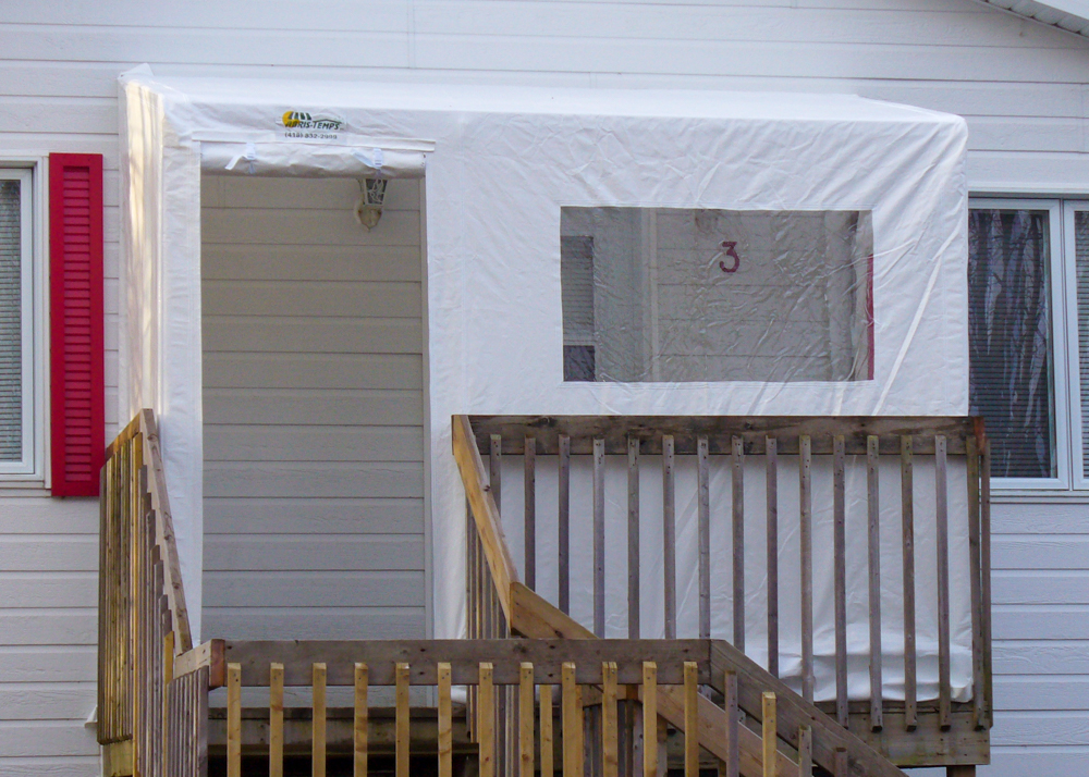 Portique avec fenêtre - Résidentiel • Hiver