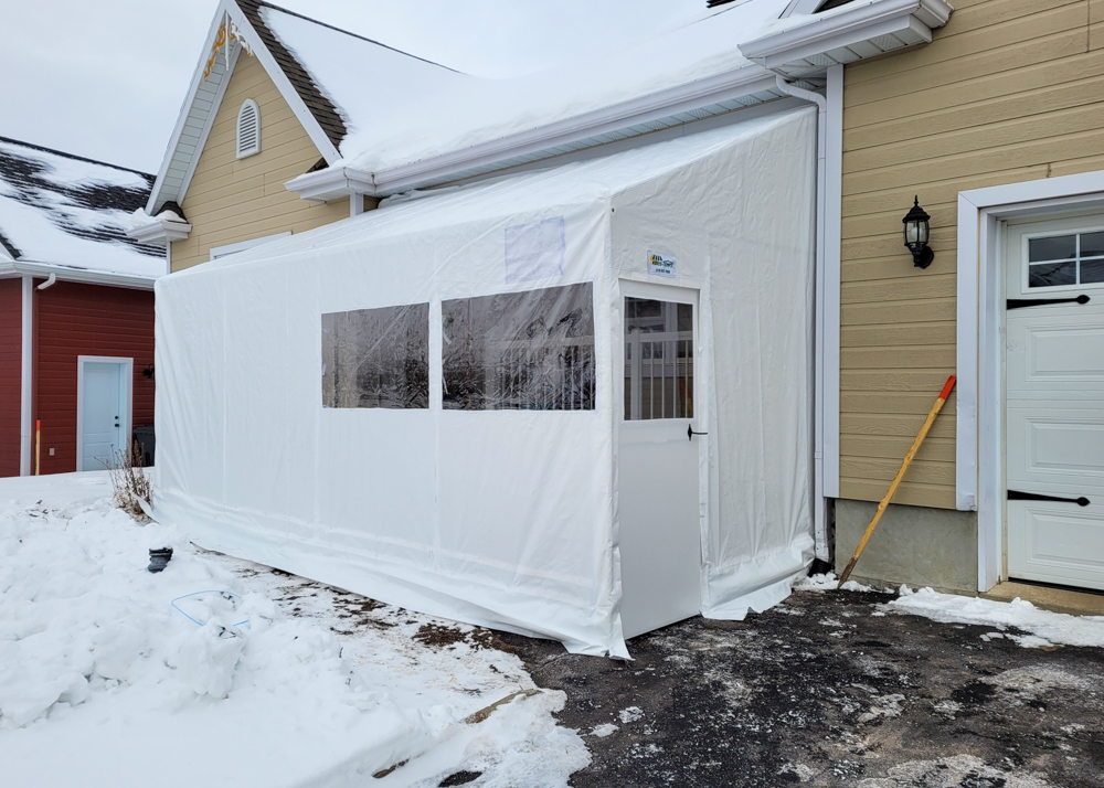 Portique avec porte rigide - Résidentiel • Hiver