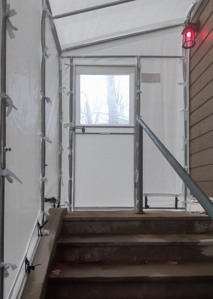 Portique avec porte rigide - Résidentiel • Hiver