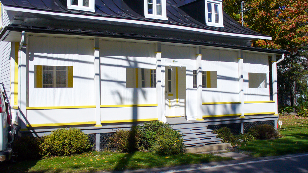 Toile de galerie avec fenêtre - Résidentiel • Hiver